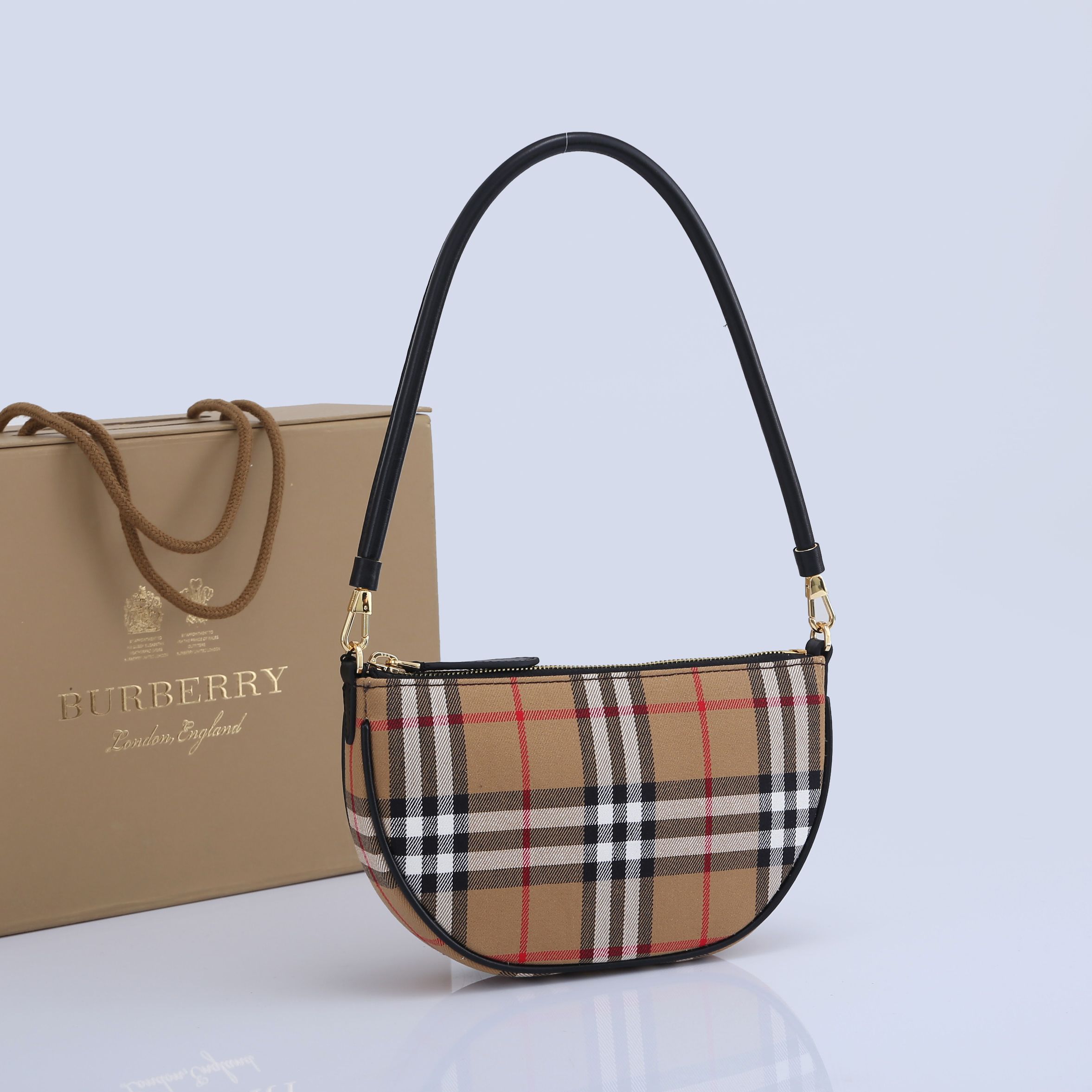 Burberry_Vintage_Bag-21_